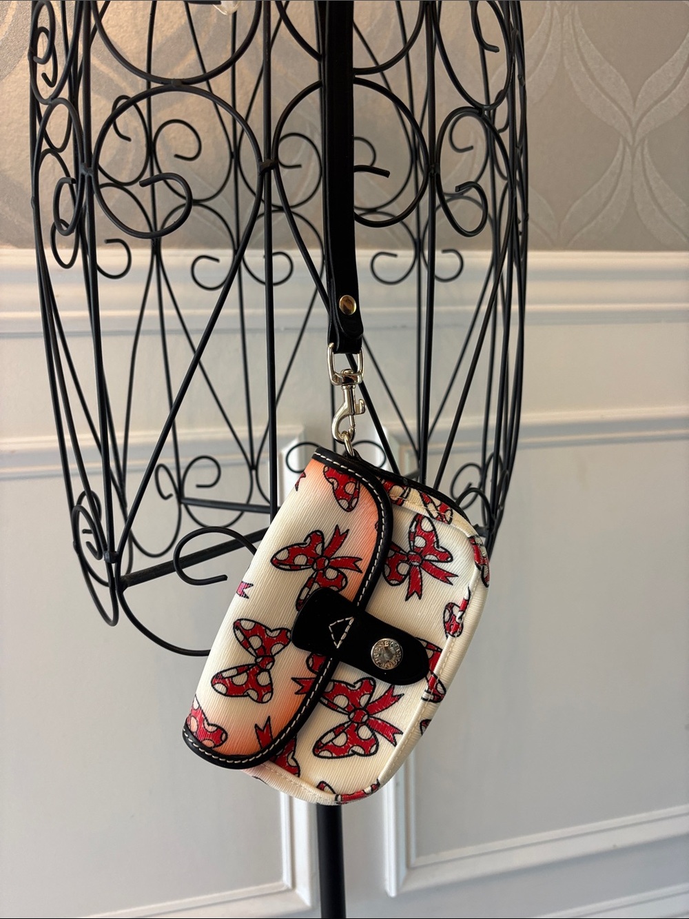 Wristlet Crossbody Bag in Cream with Red Bow Print
